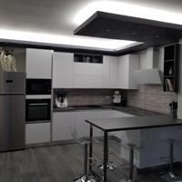 Cucina completa di elettrodomestici