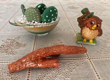 Decorazione casa: gufo con ramo e piantina cactus