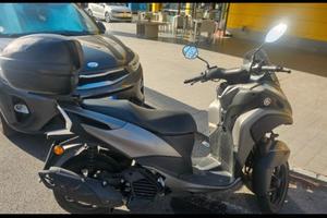 Scooter Yamaha 125 Tricity grigio antracite