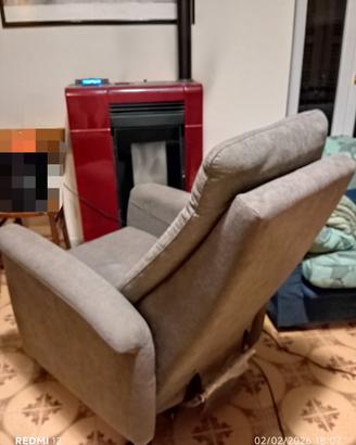 Poltrona con 2 motori Alzapersona e reclinabile