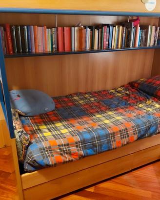 LETTO A CASTELLO IN CILIEGIO-FINITURE GIALLO E BLU