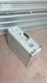 Cassetta/ Valigetta  completa di attrezzi 50 Euro