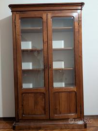 vetrinette in noce più credenza in stile veneziano