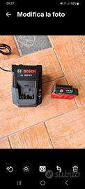 Batteria per utensili Bosch più carica batteria