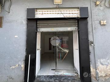 NEGOZIO A NAPOLI