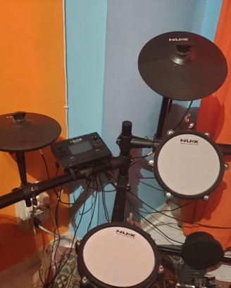 Batteria elettronica con bacchette