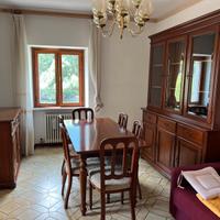 Arredo soggiorno in noce massiccio