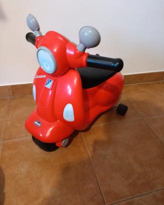 Motorino giochi bambini Chicco Vespa 