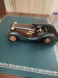 Modellino auto in legno fatto a mano auto d'epoca.