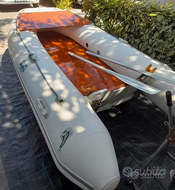 Gommone con motore e accessori solo ritiro in loco