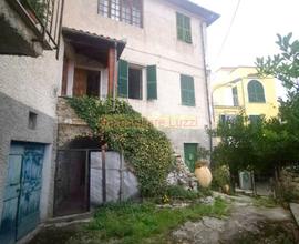 Imperia zona Bestagno casa semindipendente