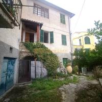 Imperia zona Bestagno casa semindipendente