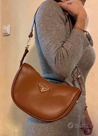 Borsa a spalla Prada Arqué small in pelle
