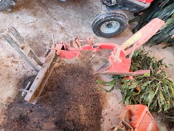 Aratro per smovere terra agricolo giardino 