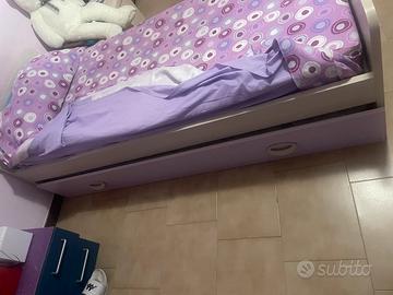 Letto singolo con altro letto sotto