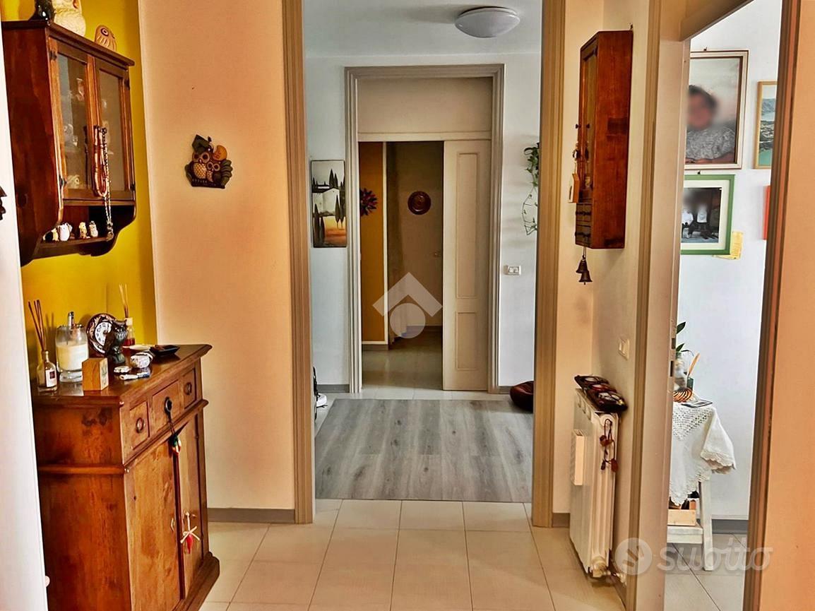 4 LOCALI A GUALDO TADINO - Vista 2