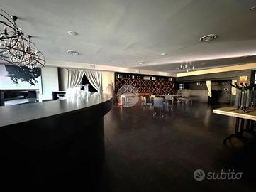 NEGOZIO A GRASSOBBIO