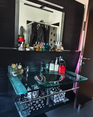 Lavabo sospeso in vetro con specchio 
