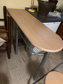 Scrivania con 2 sgabelli