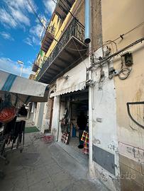 Negozio in via Montalbo