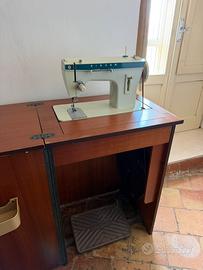 Macchina da cucire a pedale