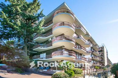 Attico su due livelli con terrazzo, posto auto e p