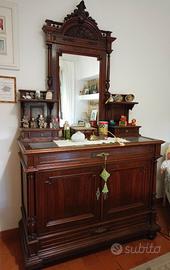 Comò antico in legno massello