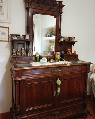 Comò antico in legno massello