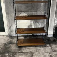 Scaffale in ferro battuto e legno