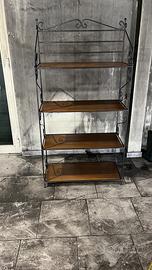 Scaffale in ferro battuto e legno