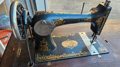 Macchina per cucire d'epoca, marca Gritzner