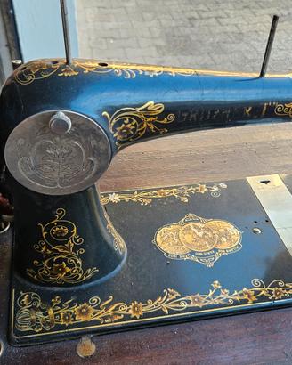 Macchina per cucire d'epoca, marca Gritzner
