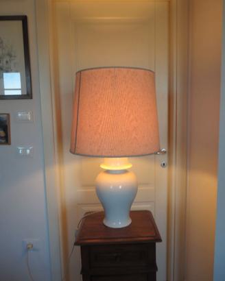 Lampada vintage in ceramica bianca