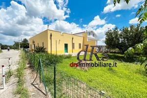 Tinchi di Pisticci. Casa con giardino alberato