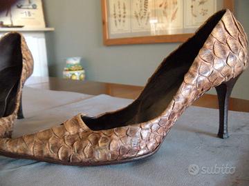 scarpa chiusa con tacco