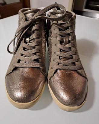 Snickers Guru argento e grigio