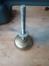 Piedi per macchine utensili