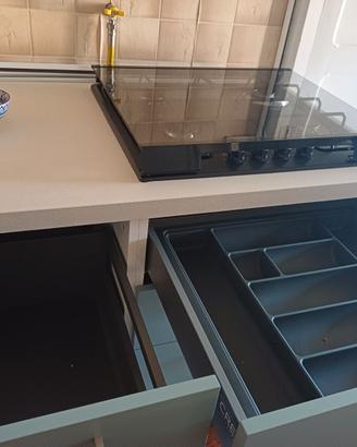 Cassettoni cucina marca Lube con gas metano