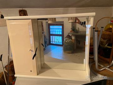 Mobiletto con specchio e colonnina