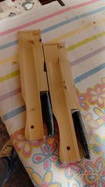 taglieri con coltelli