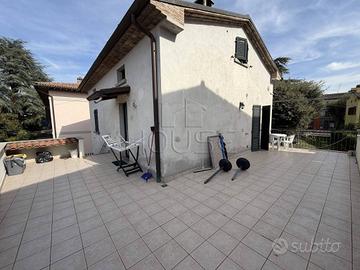 Appartamento di 95 m² con 4 locali e posto auto a 
