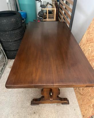 Tavolo in legno massello