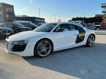 AUDI R8 4.2 V8 FSI quattro R tronic