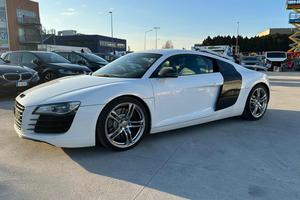 AUDI R8 4.2 V8 FSI quattro R tronic