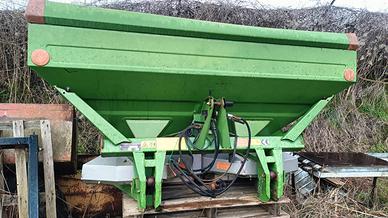 Spandiconcime amazzone