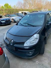 Ricambi Clio 3 2006 - Vari veicoli per ricambi