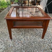 Tavolino da fumo con vetrina