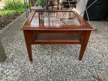 Tavolino da fumo con vetrina