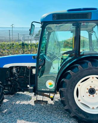 NEW HOLLAND TN85FA