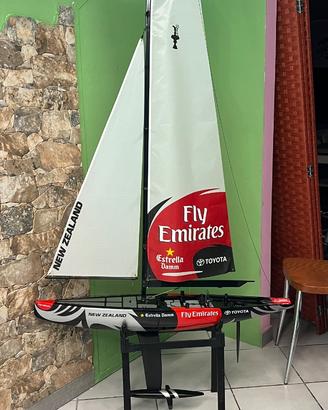 Modellino barca a vela Emirates Team New Zealand –